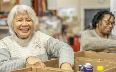 Spreading Holiday Cheer: 5 Ways Seniors Can Give Back to the Community