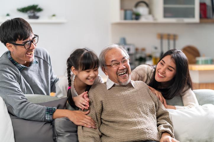 Tips for Families Visiting Loved Ones in Senior Living During the Holidays